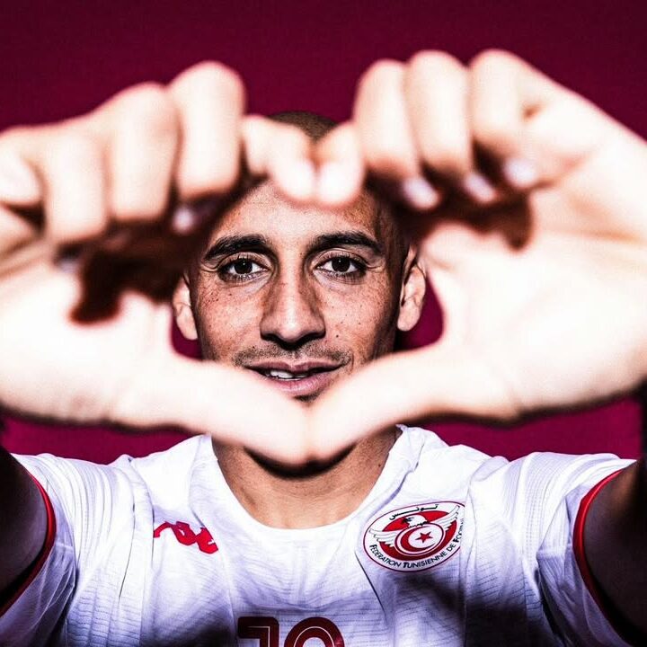 وهبي الخزري يعتزل كرة القدم