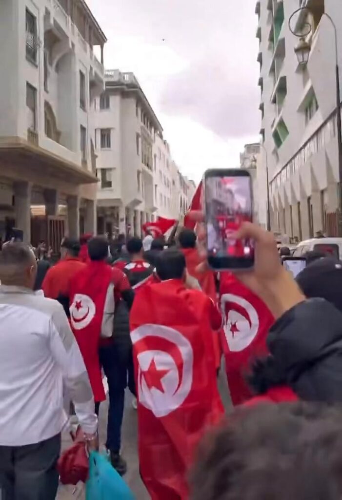 “الجماهير التونسية تتجه للملعب”